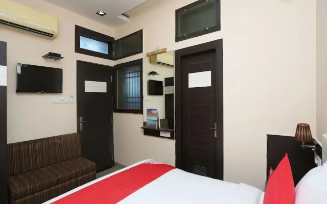 OYO 13546 Hotel City Palace