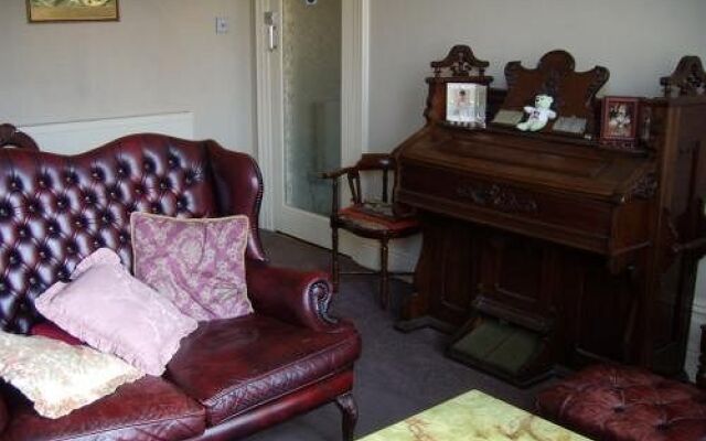 Whitworth Falls Hotel
