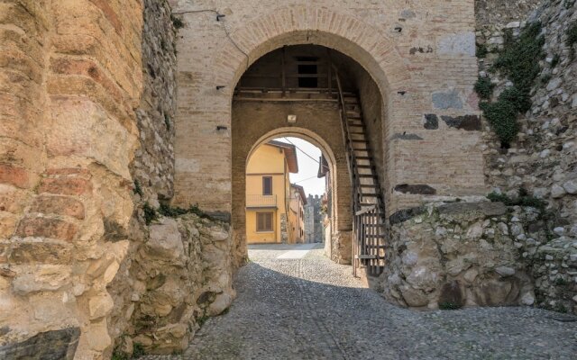 Bright Apartments Moniga - Castle Bells