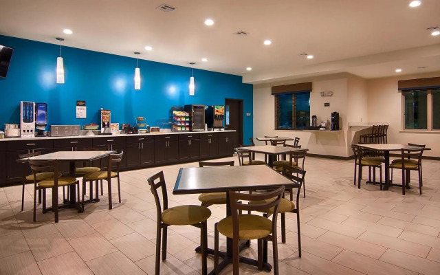 Best Western Lindsay Inn & Suites