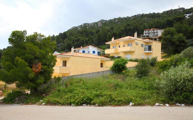 Apartment in Theologos