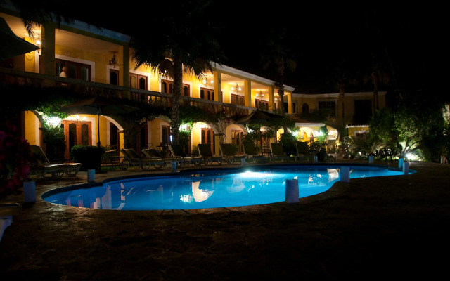 El Encanto Inn