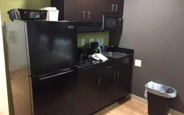 Studio 6 Burleson