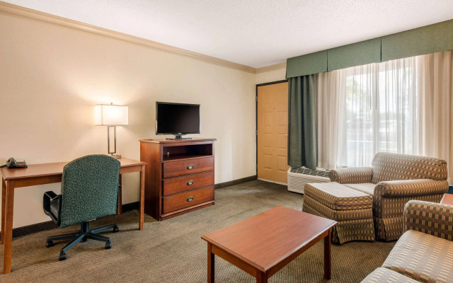 Quality Inn & Suites Tarpon Springs South