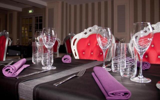 Hotel De Brunville Et Restaurant Le Cafe Louis