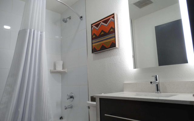 La Quinta Inn & Suites by Wyndham Tulsa Downtown/Route 66