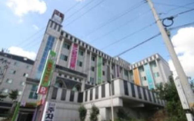 M Motel
