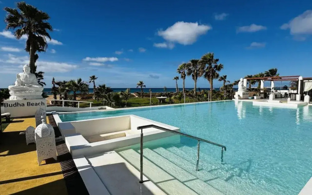 Hotel LIVVO Budha Beach