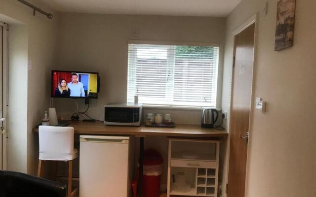 Studio-2 Staines,Heathrow, London-own entrance