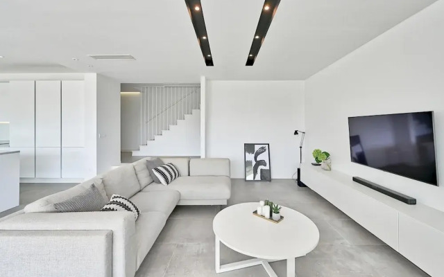 Modern Villa With Private Pool and Terrace