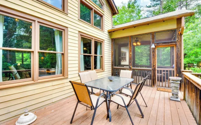 Dog-friendly Lavonia Home w/ Dock & Lake Access
