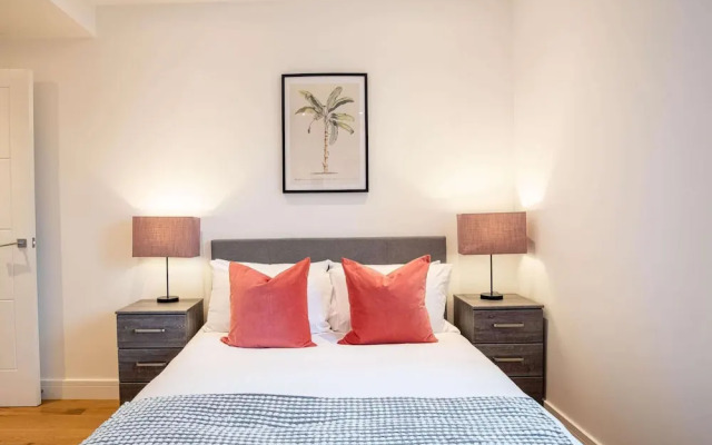 Windsor Castle Two-bedroom Apartment by Belvilla