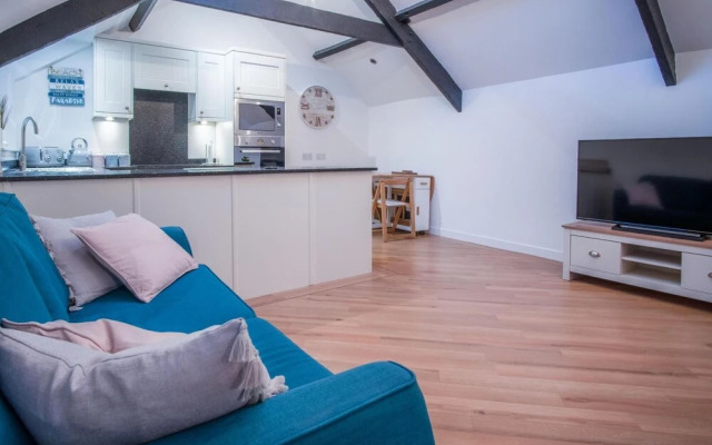 The Penthouse At The Mews - 2 Bedroom Apartment - Tenby