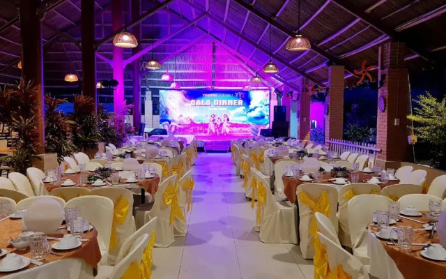 Sun & Sands Beach Hotel