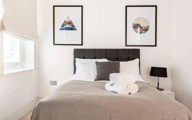 Central London - 2 Beds - Sleeps 4 - Lift