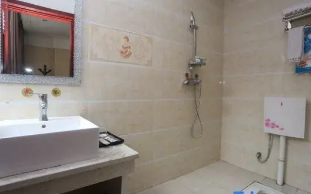 Longxiang Business Hotel