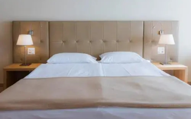 Villa Delta Suites House