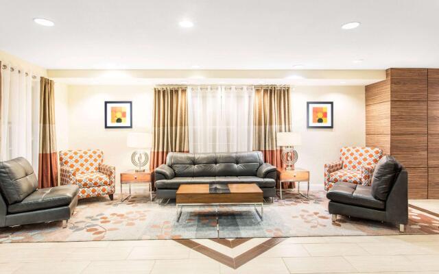 Hawthorn Suites by Wyndham Sterling Dulles