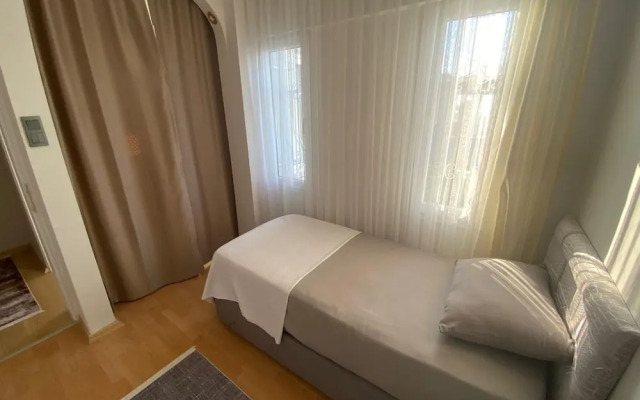Beautiful 3-bedroom House With Sea View and Garden