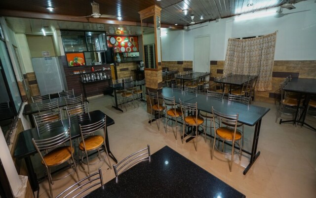 OYO 13417 Ozar Heritage