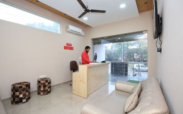 OYO 27743 Hotel Platina