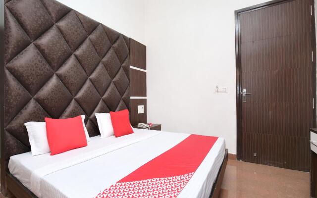 OYO 15863 Hotel Royal Vij