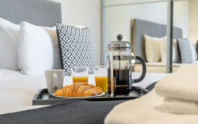 Celador Apartments - Bond House