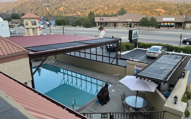 Days Inn Oakhurst Yosemite