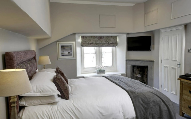 Falcon Manor Hotel