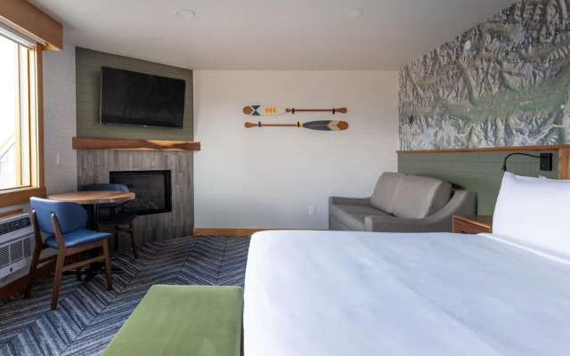 Hotel Canoe and Suites