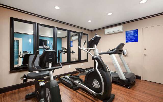 Days Inn & Suites by Wyndham Conroe North