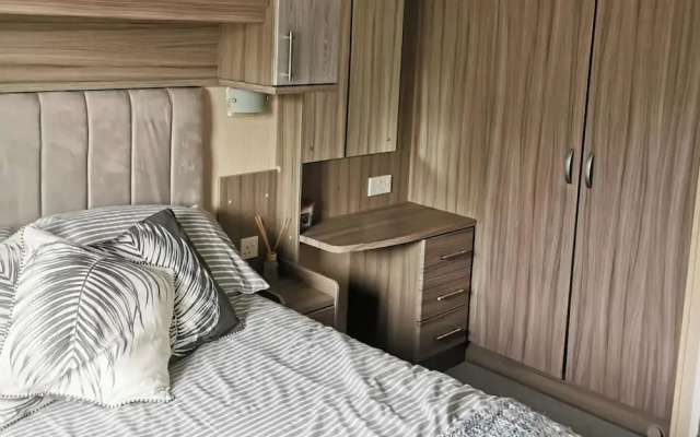 2 Bed Lodge Sleeps 6 -pets Ok -patio -free Parking