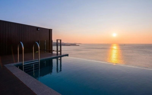 Pohang Mersong Pool And Spa