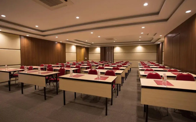 Saris Hotel And Spa