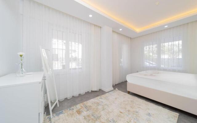 Central Located Big Spacious Flat in Muratpasa