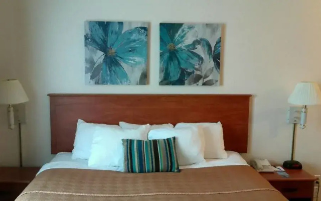 Travelodge and Suites Fargo/Moorhead