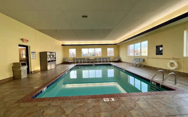 Reston Inn & Suites