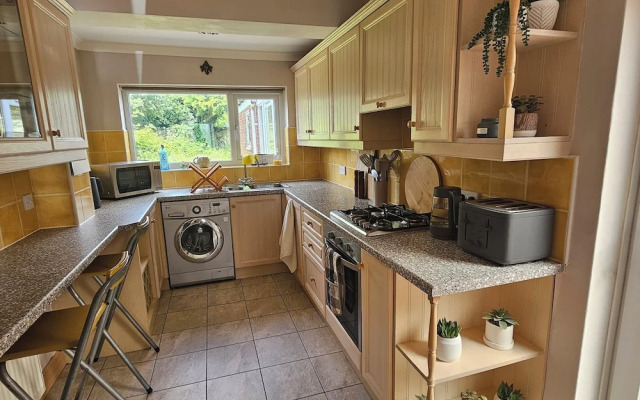 Cosy Home in Leicester