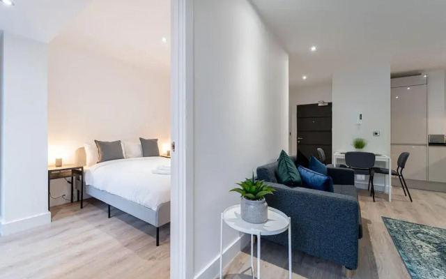 Seven Living Residences Solihull - Modern Studios NEC and BHX
