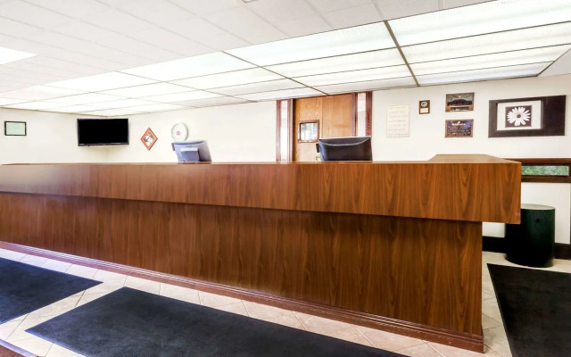 Clarion Hotel & Conference Center Lansing West