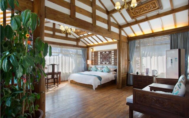 Floral Hotel Lijiang QianlizoudanjiYunju