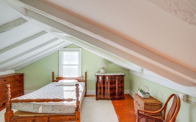 Cozy Berkshires Cottage w/ 11 Private Acres!