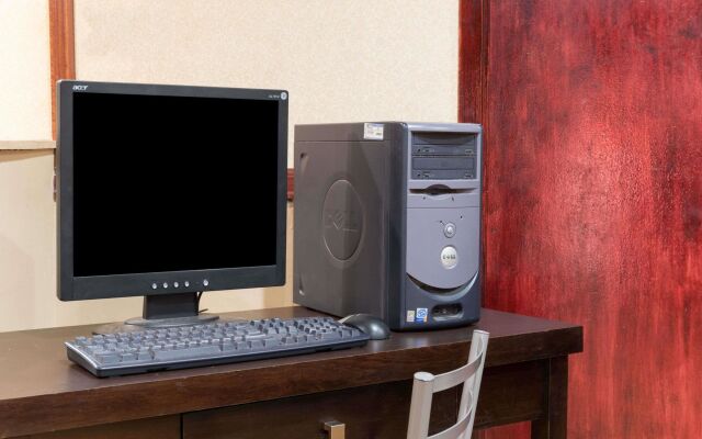 Super 8 by Wyndham Fenton/St. Louis Area