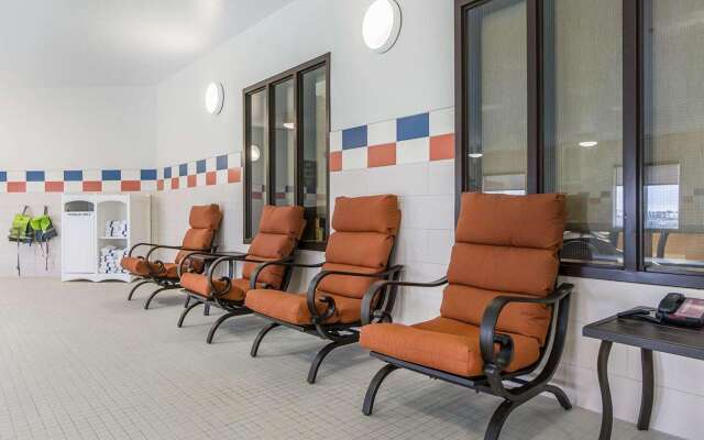 Comfort Inn & Suites Edmonton International Airport
