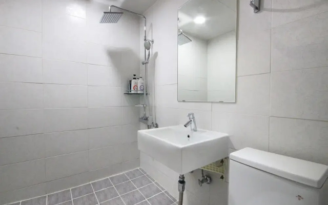 Yeongju Case Business Hotel
