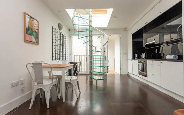 Bright and Stylish 2 Bedroom House in Shoreditch