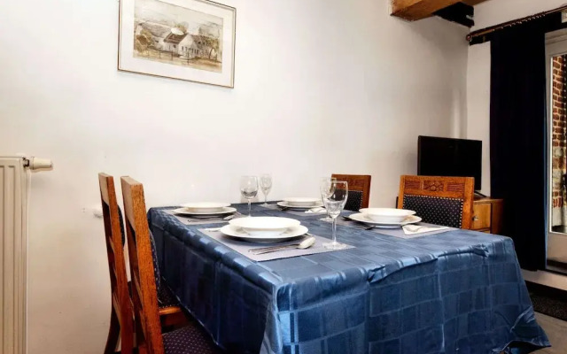 Lovely Holiday Home in Richelle With Barbecue