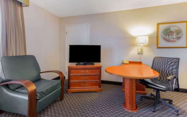 La Quinta Inn & Suites by Wyndham Chicago Gurnee