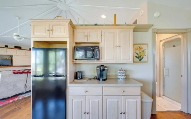 Millersburg Getaway w/ Amish Country Views!