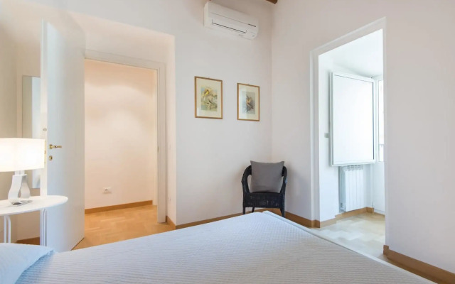 RSH Trevi Fountain Luxury Apartment